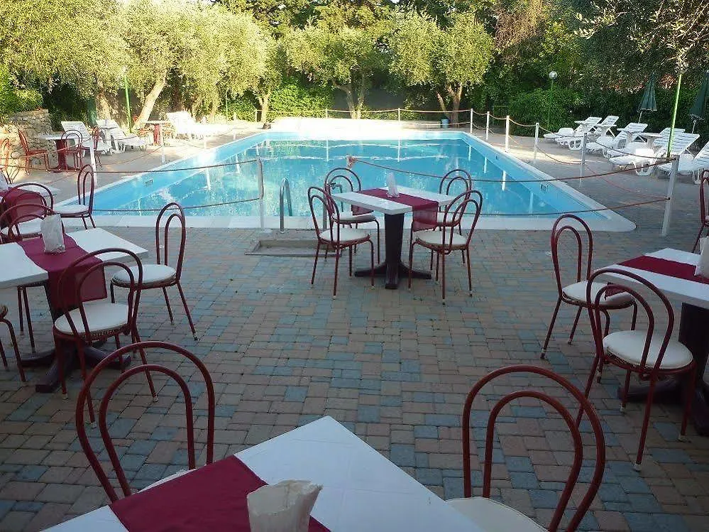 إمبيريا Villaggio Rta Borgoverde فندق